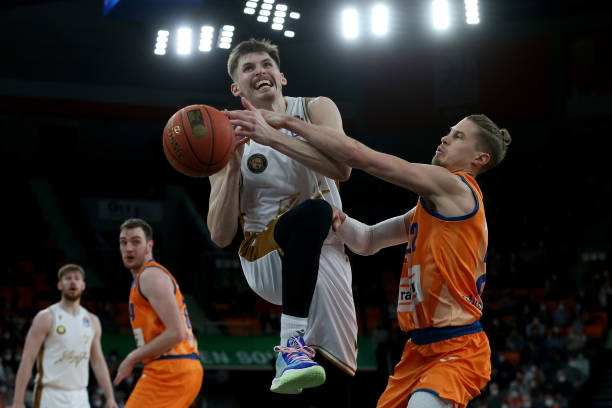 跨界还是隐 跨界还是隐