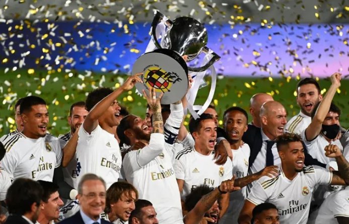 NBA杯半场：凯尔登13分，东契奇24分&詹姆斯12+8，马刺70-58领先湖人（NBA杯半场速报：凯尔登13分，东契奇轰24分，詹姆斯12分8板，马刺70-58暂压湖人）